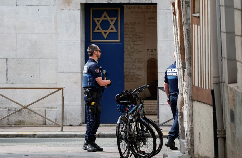 Rouen synagogue vandalized months after arson, knife attack