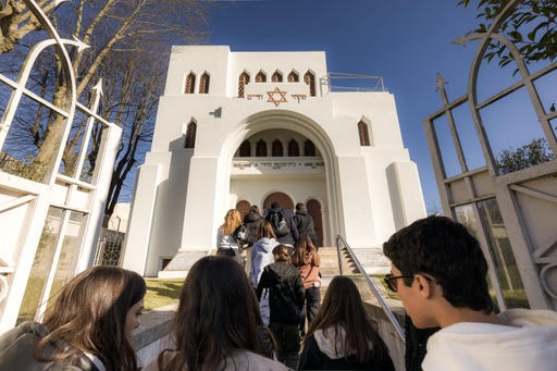 Kadoorie Synagogue opens its doors to youth on National Day of Historic Centres