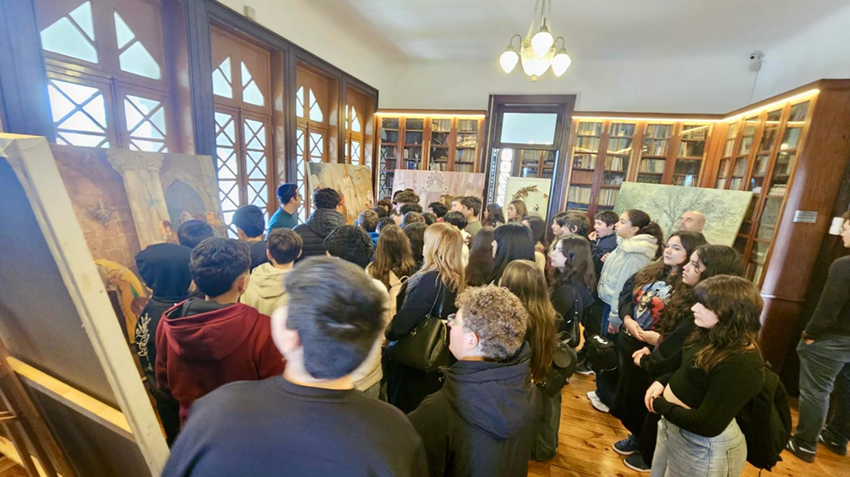 Senior Universities Visit Painting Gallery to Learn About the Portuguese History
