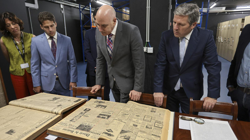 Israeli Ambassador visits the historic archives of Diário de Notícias at the invitation of Marco Galinha