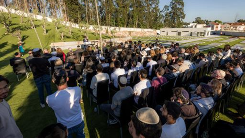 Many visited the Aboab cemetery to look at the memorial dedicated to the victims of October 7