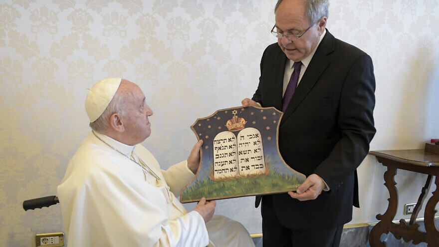 At Vatican, Pope Francis discusses Holocaust, anti-Semitism with Dani Dayan
