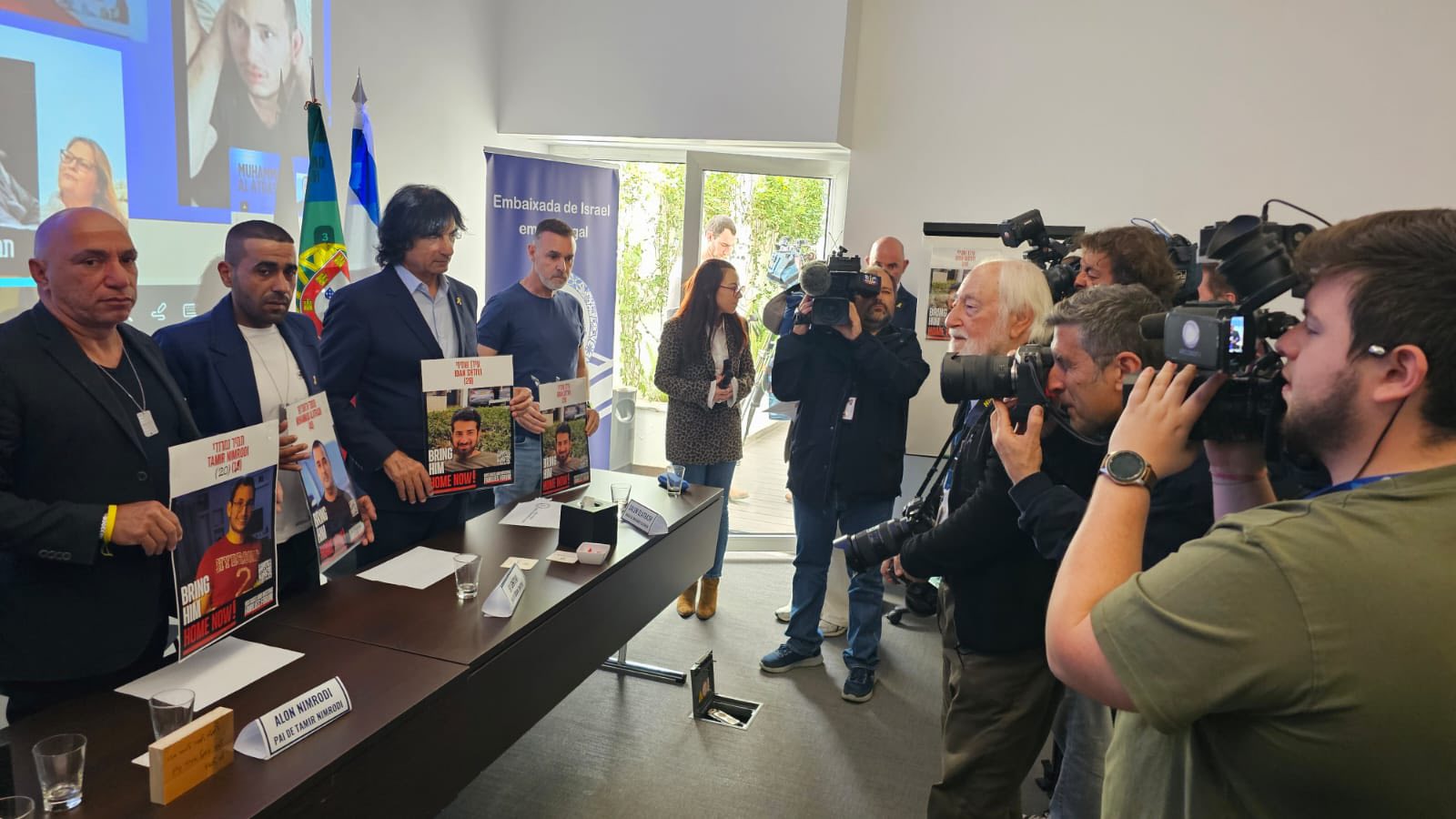 Families of Hamas hostages welcomed in Lisbon by the Israeli Embassy