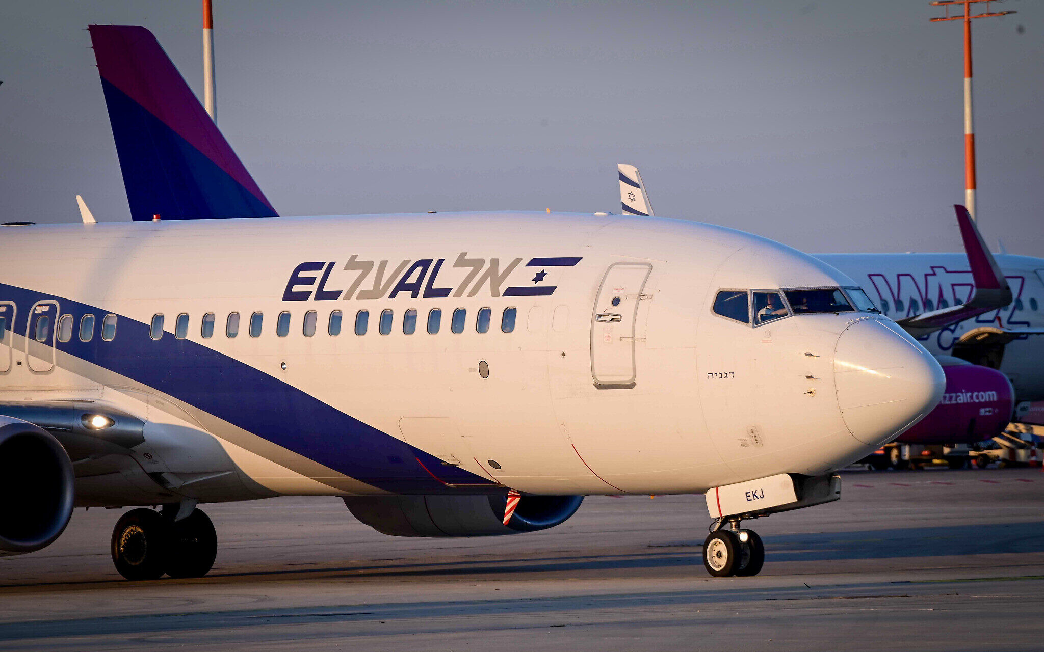 Chief rabbis grant El Al permission to operate free rescue flights from Amsterdam to Tel Aviv over Shabbat