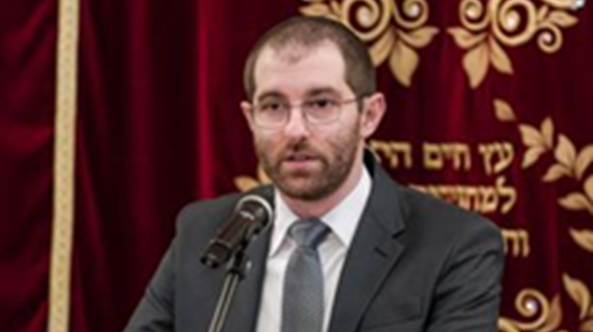 Senderowicz teaches young American Jews about living in Europe