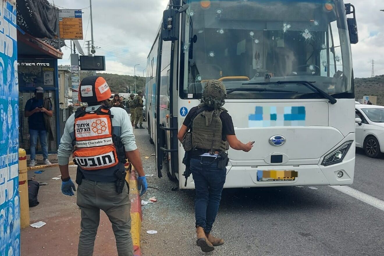 Terrorist attack on bus near Ariel wounds nine