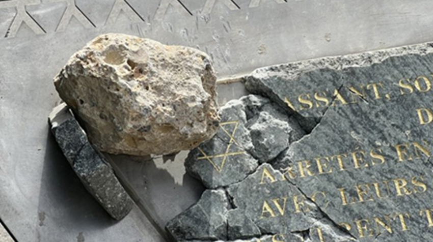 Plaque in memory of deported Jewish children damaged in Marseille