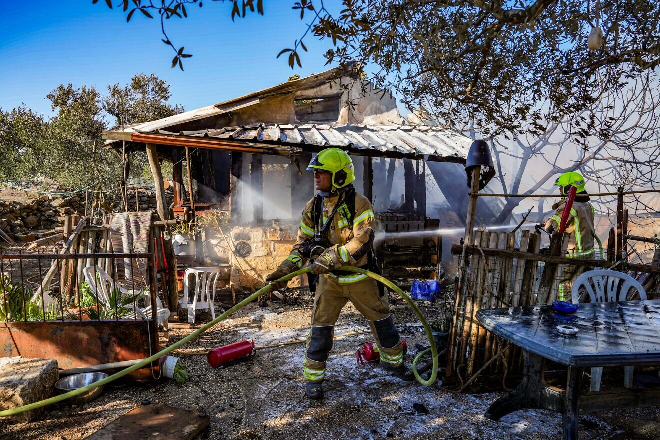 Several hurt as Hezbollah fires 100 rockets deep into north Israel