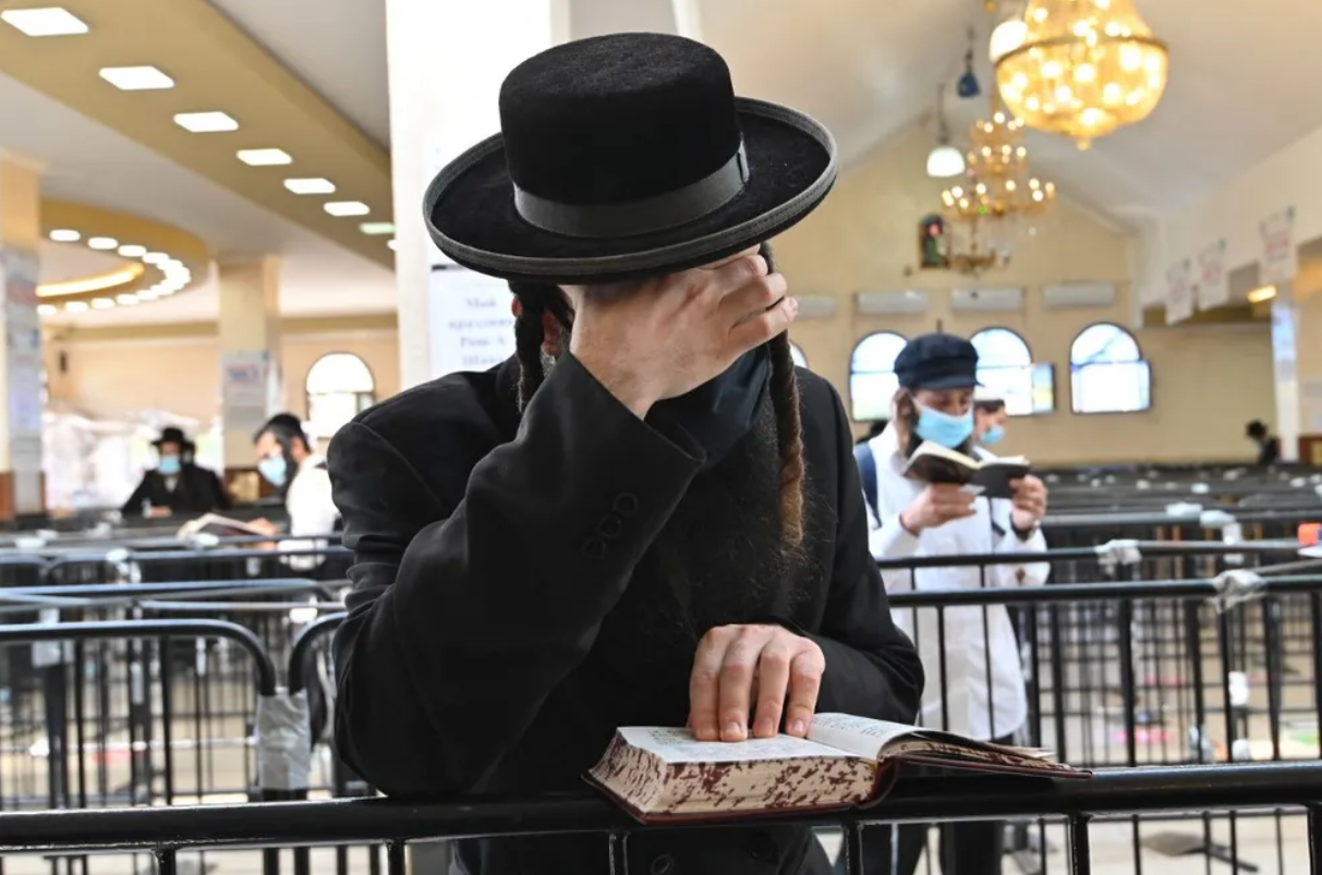 Pilgrims ignore security alert, head to Uman to celebrate Rosh Hashanah