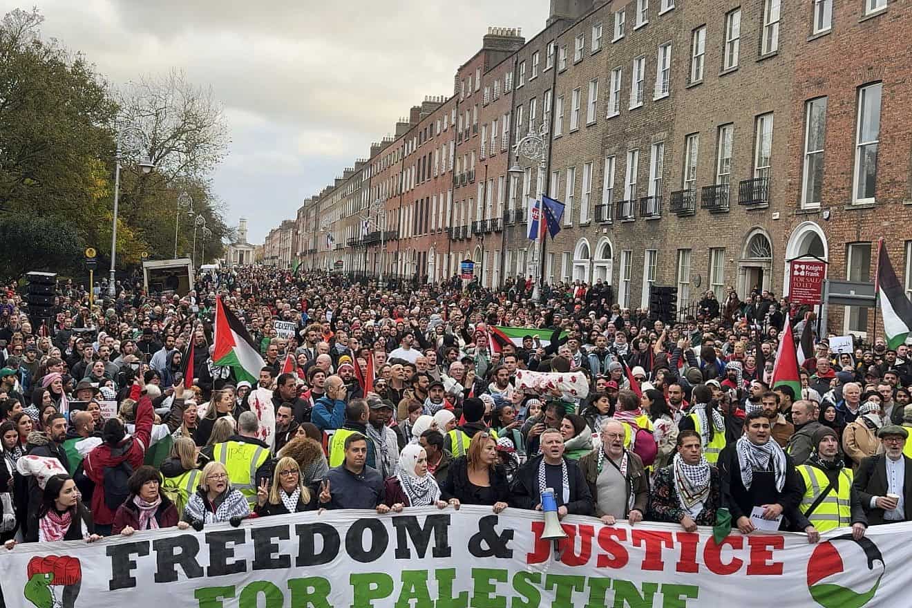 ‘Zionists are not welcome’: Israeli spat on in Dublin eatery