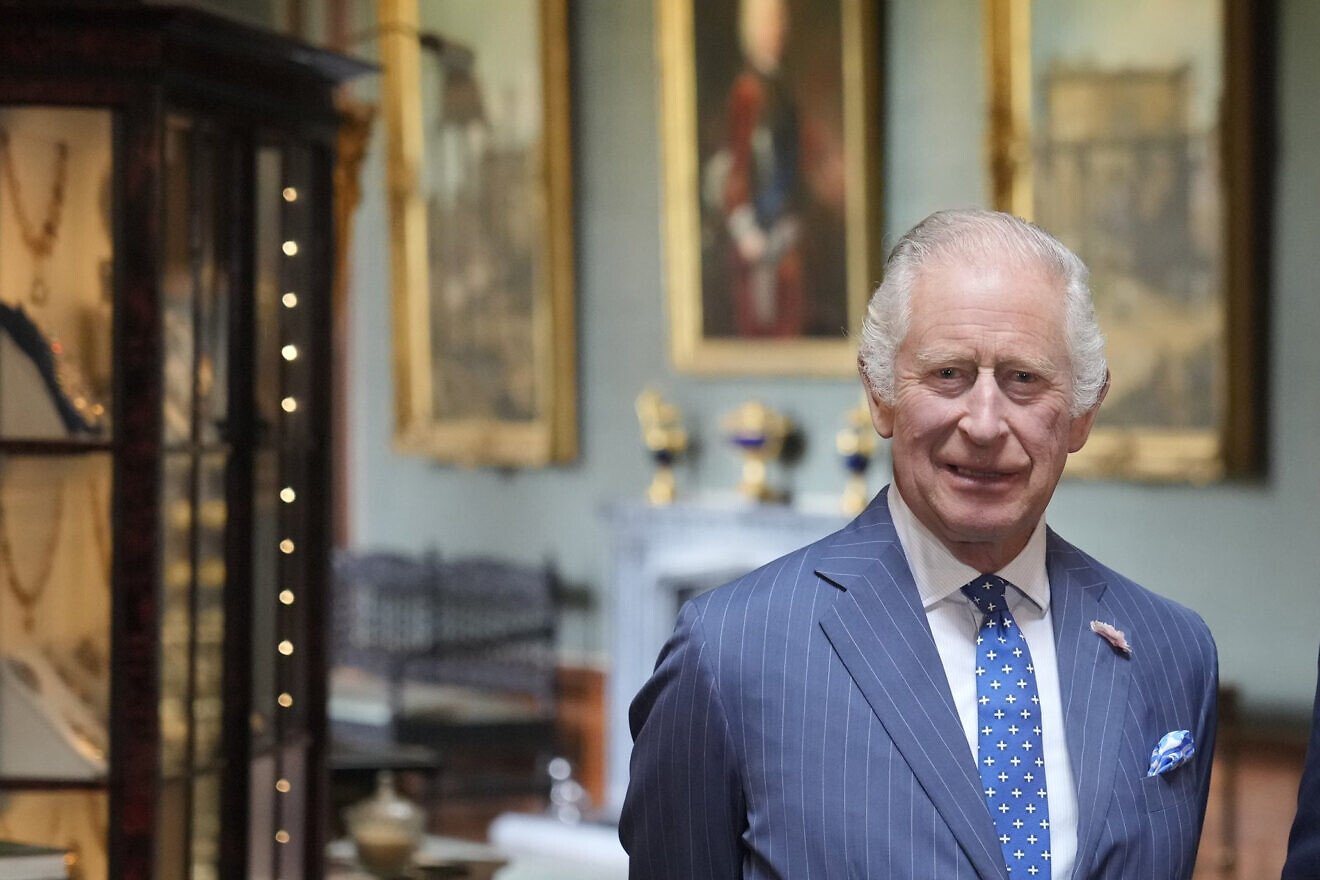 King Charles visits Manchester synagogue in wake of deadly attack