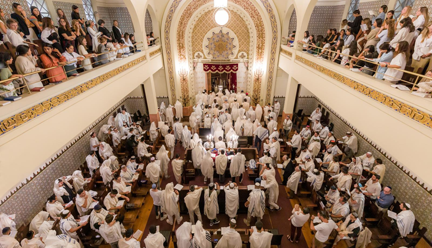 4000 days of Minyan in Porto, it is embarrassing for opponents